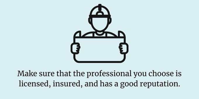 Infographic showing a contractor and displaying text at the bottom of the picture.